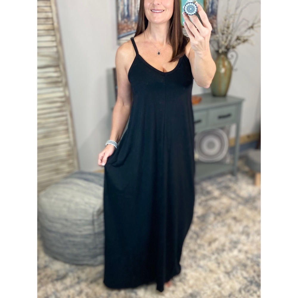 ❤️‍🔥RESTOCKED V-Neck Pocket Spaghetti Maxi Dress Black 1022 - Picture 4 of 12